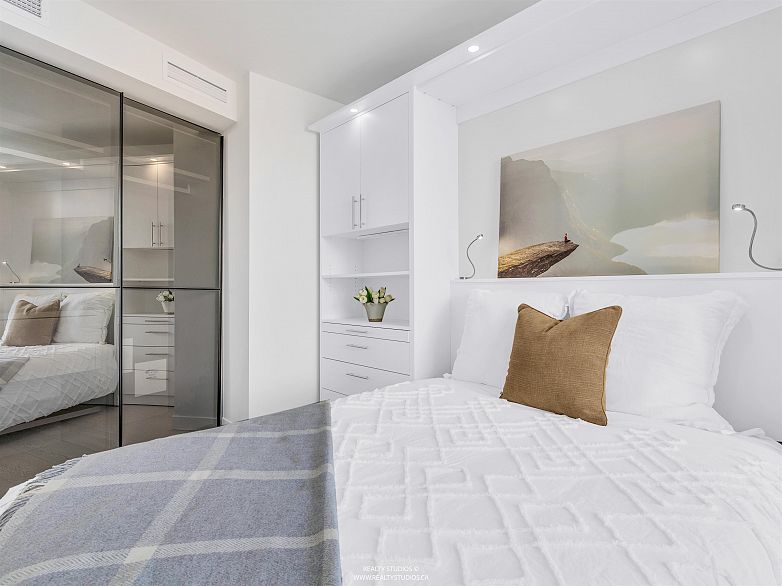 2702 1289 Hornby Street