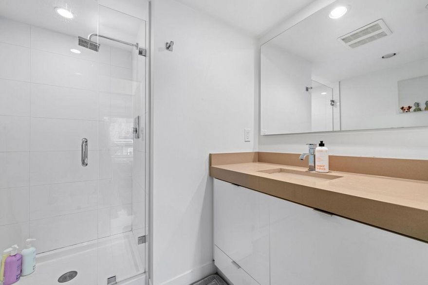 216 455 E 16th Avenue