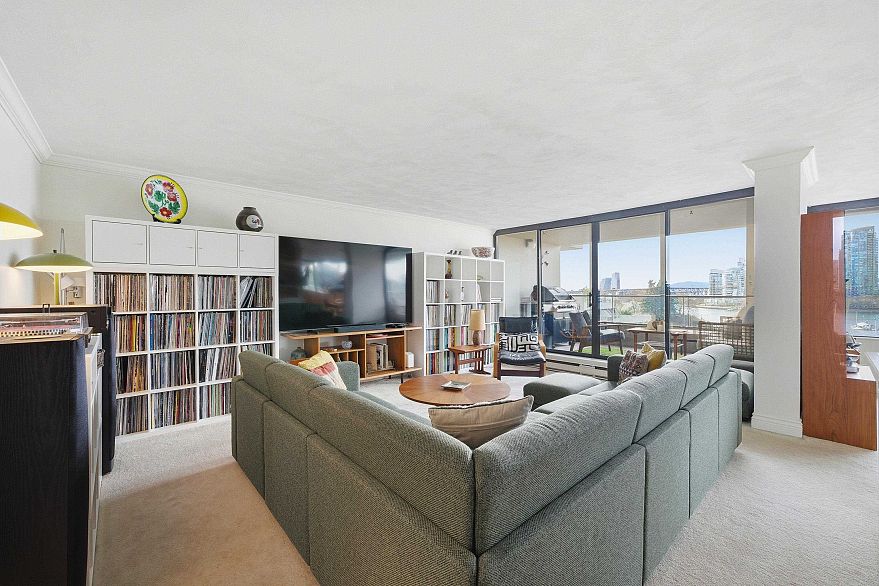 533 666 Leg In Boot Square