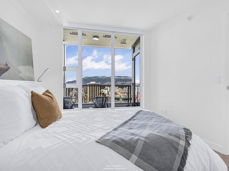 2702 1289 Hornby Street