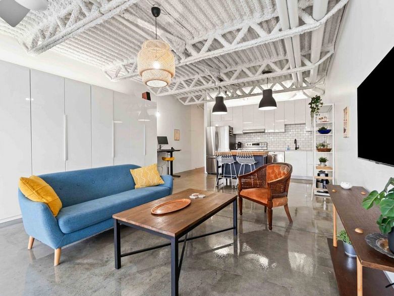 330 350 E 2nd Avenue