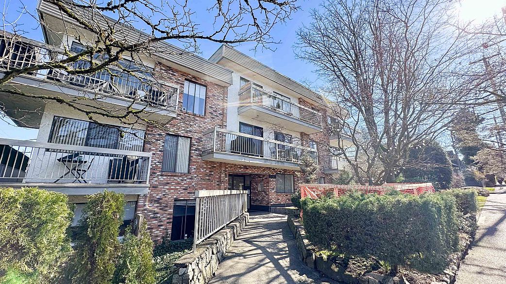 202 2080 Maple Street