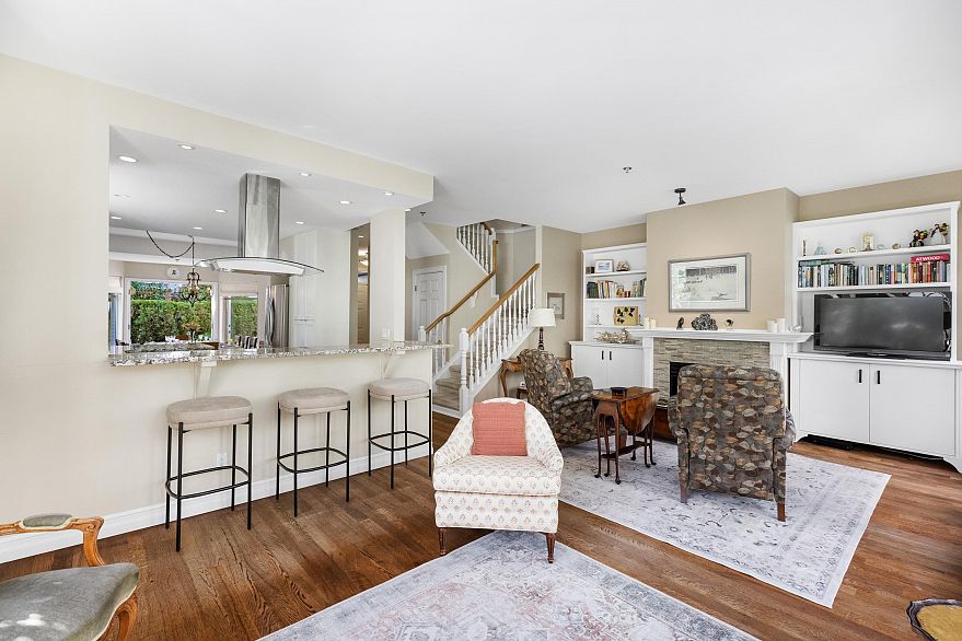 10 5880 Hampton Place