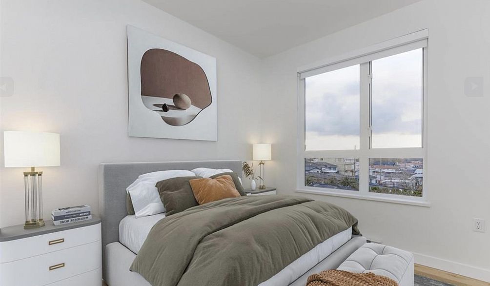 206 4933 Clarendon Street