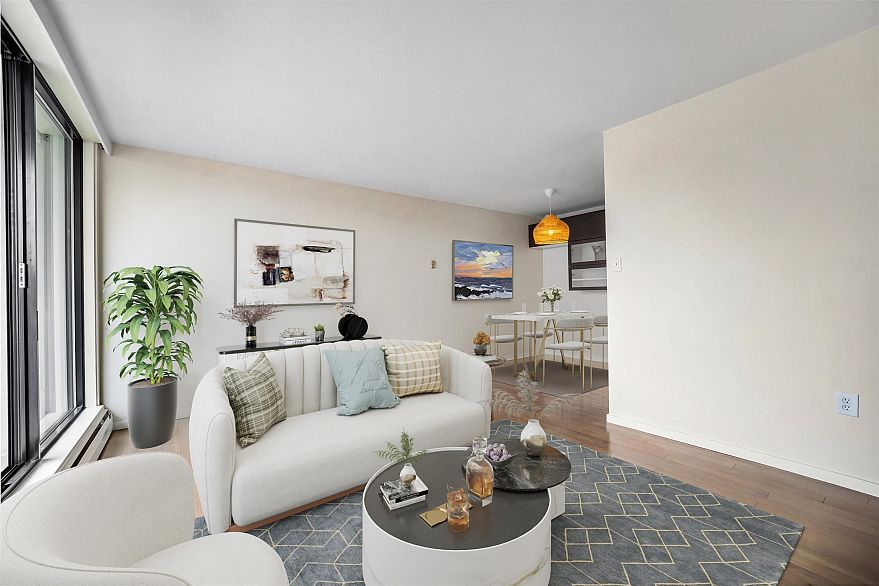 1702 1330 Harwood Street