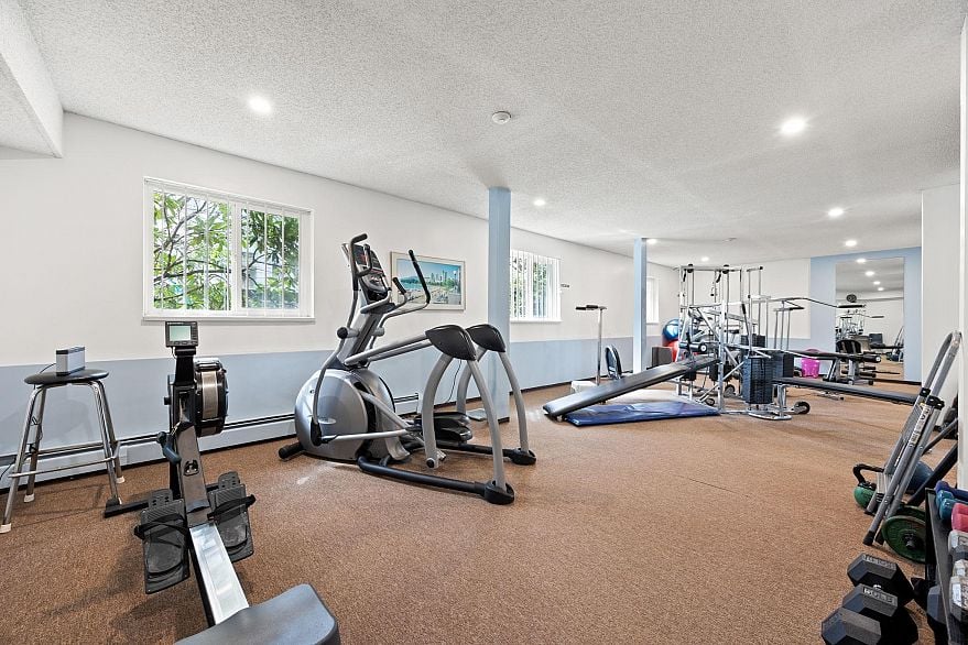 203 1125 Gilford Street