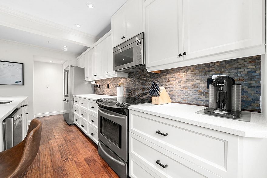 202 1106 W 11th Avenue