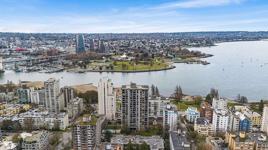 1702 1330 Harwood Street