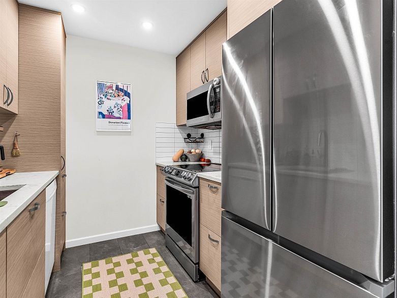 206 1963 W 3rd Avenue