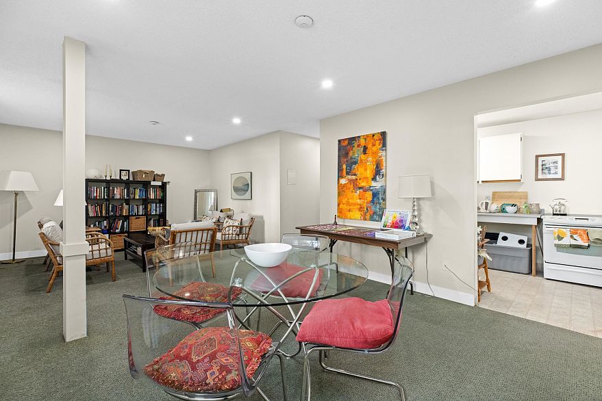 105 1125 Gilford Street