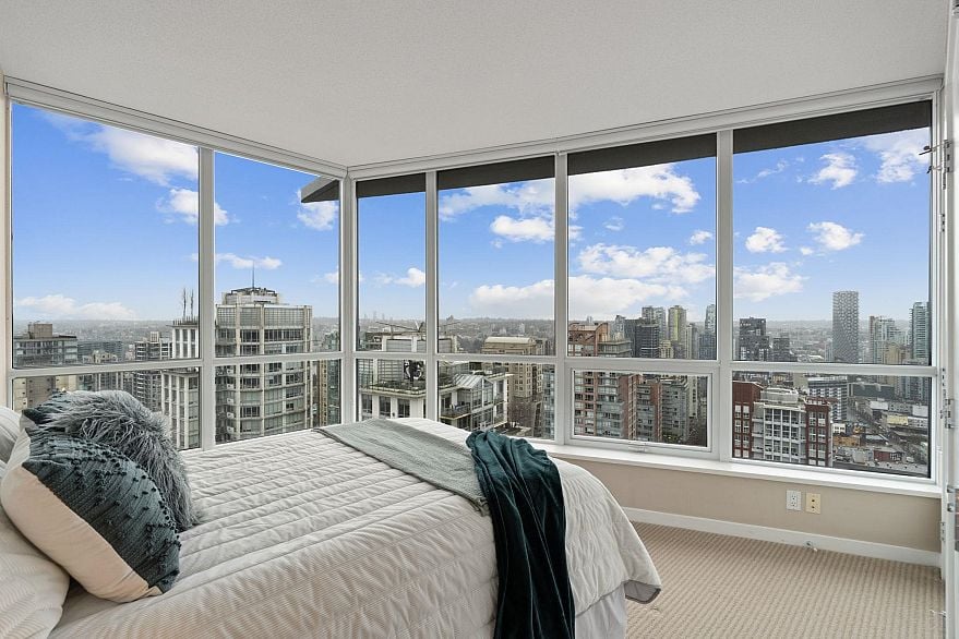 3104 833 Seymour Street