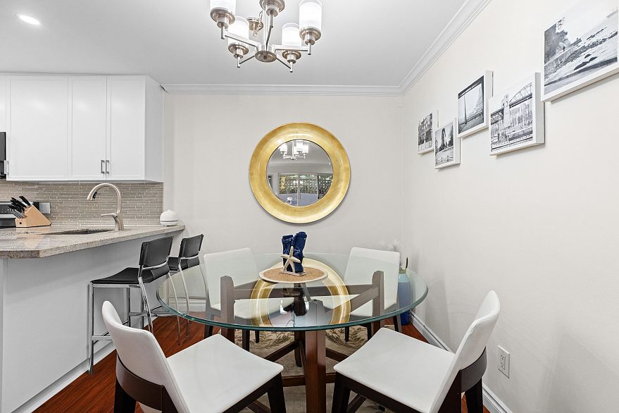 105 1125 Gilford Street