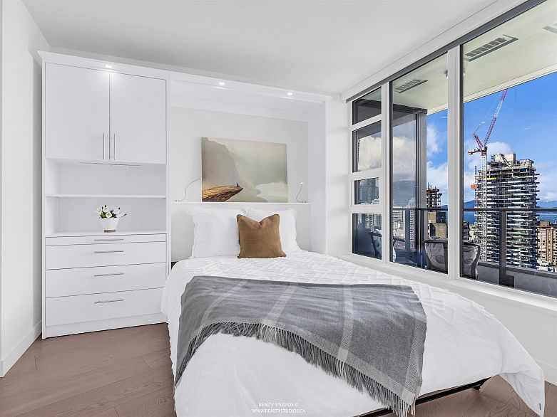 2702 1289 Hornby Street