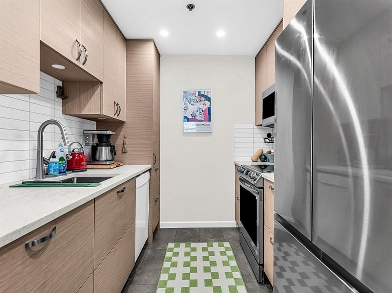 206 1963 W 3rd Avenue