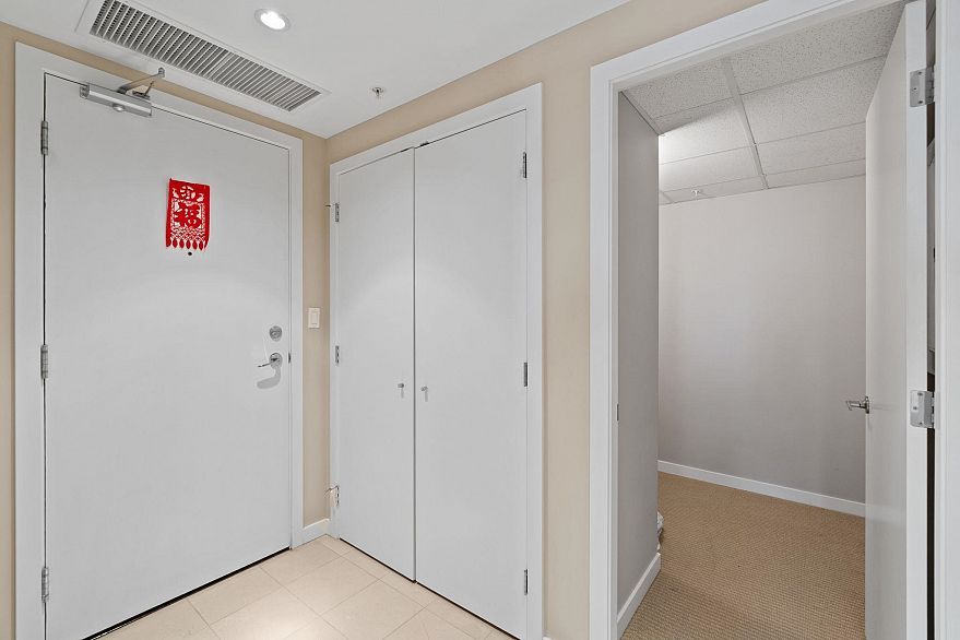 3104 833 Seymour Street