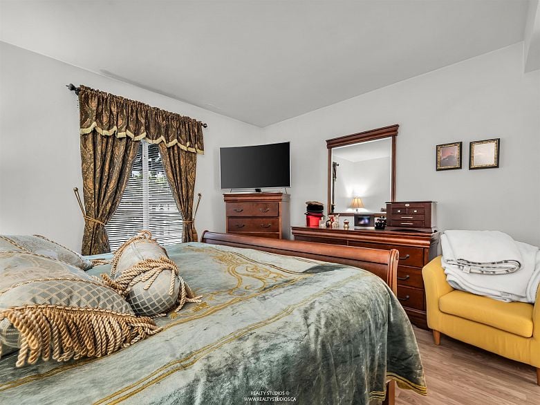 302 1311 Beach Avenue