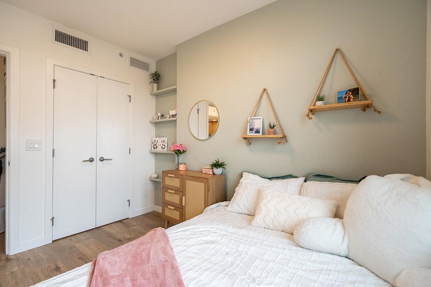 404 210 E 5th Avenue