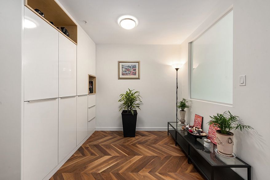 253 108 W 1st Avenue