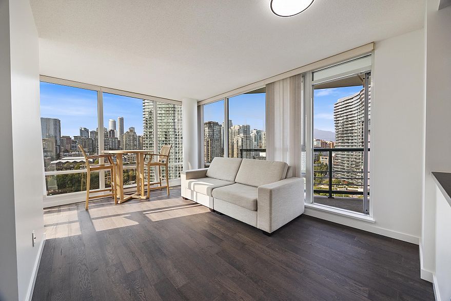 1901 1033 Marinaside Crescent