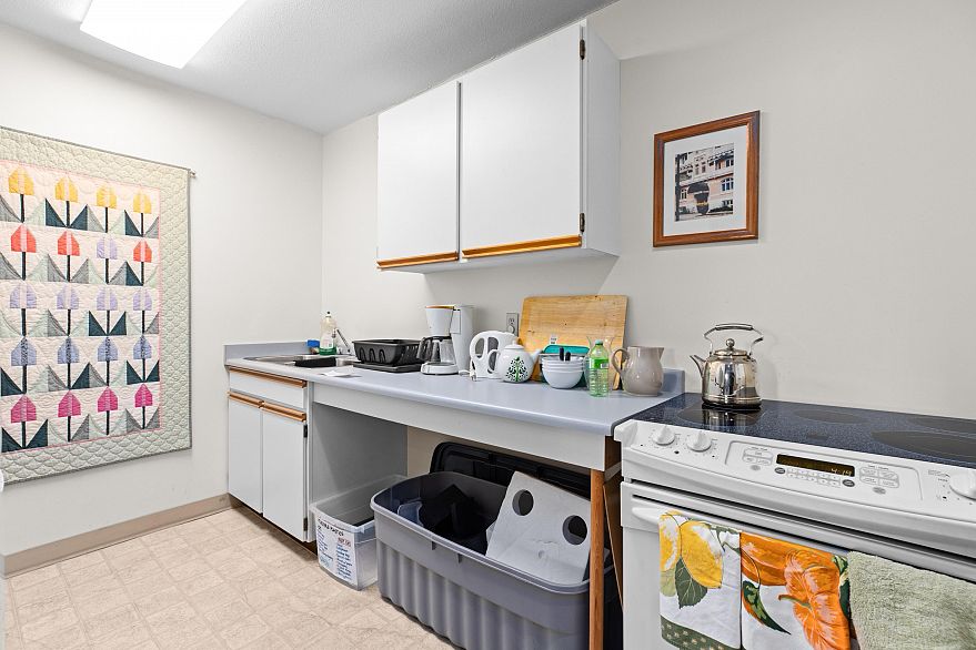 105 1125 Gilford Street