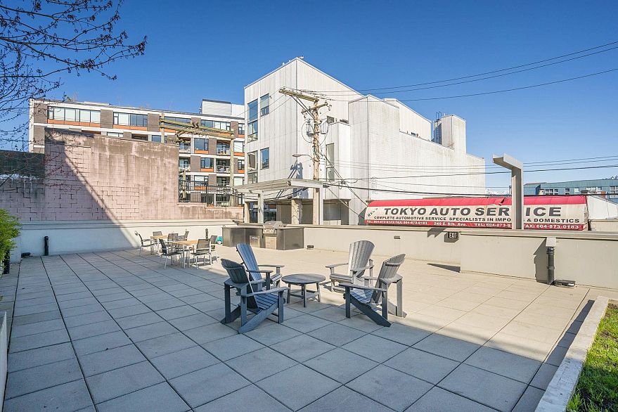 206 289 E 6th Avenue