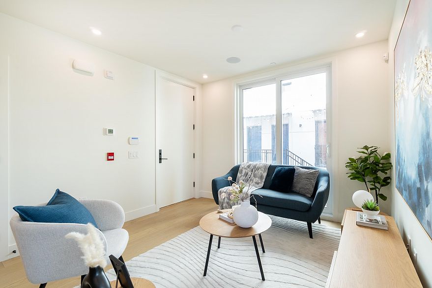 124 1552 E 3rd Avenue