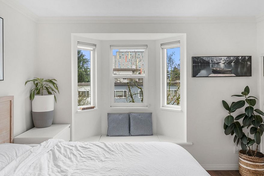 202 1106 W 11th Avenue