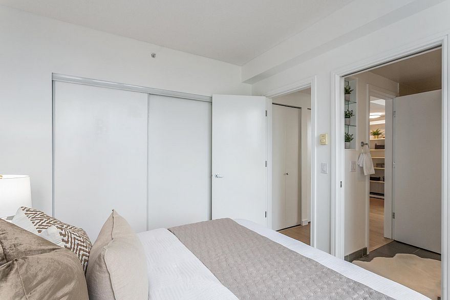 3005 1068 Hornby Street