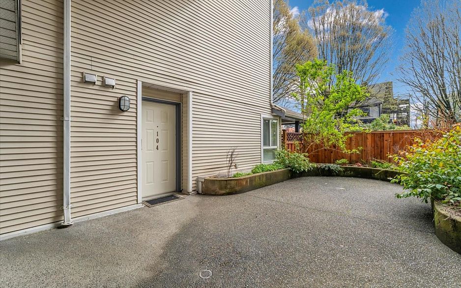 104 1641 Woodland Drive