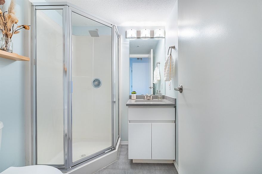 302 655 W 13th Avenue