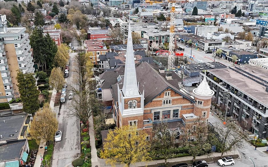 303 2525 Quebec Street