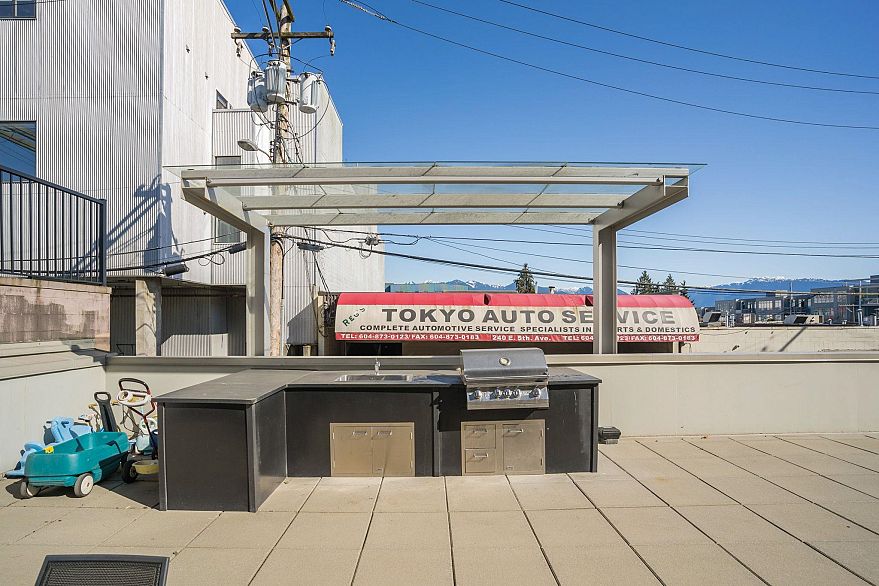 206 289 E 6th Avenue