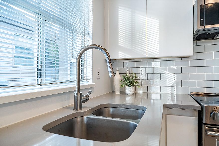 302 655 W 13th Avenue