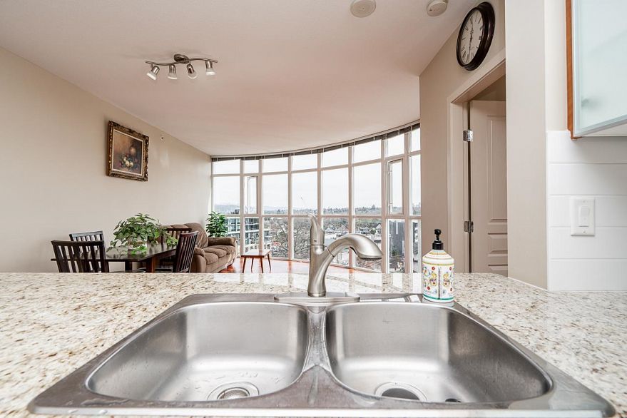 952 1483 E King Edward Avenue