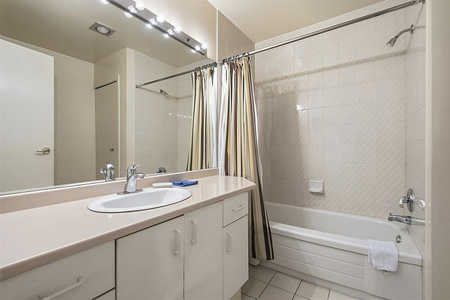 412 1230 Haro Street