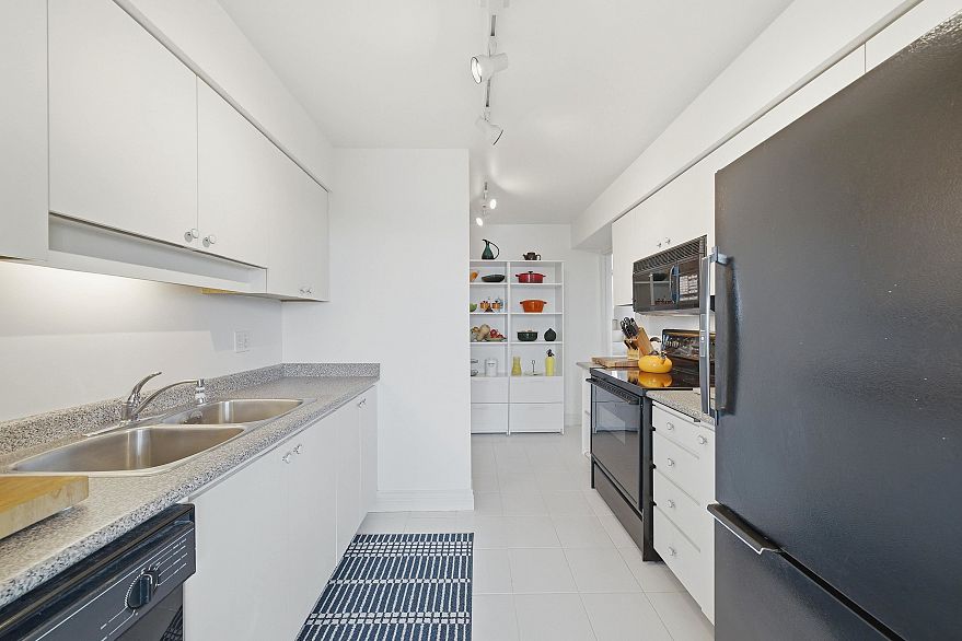 533 666 Leg In Boot Square