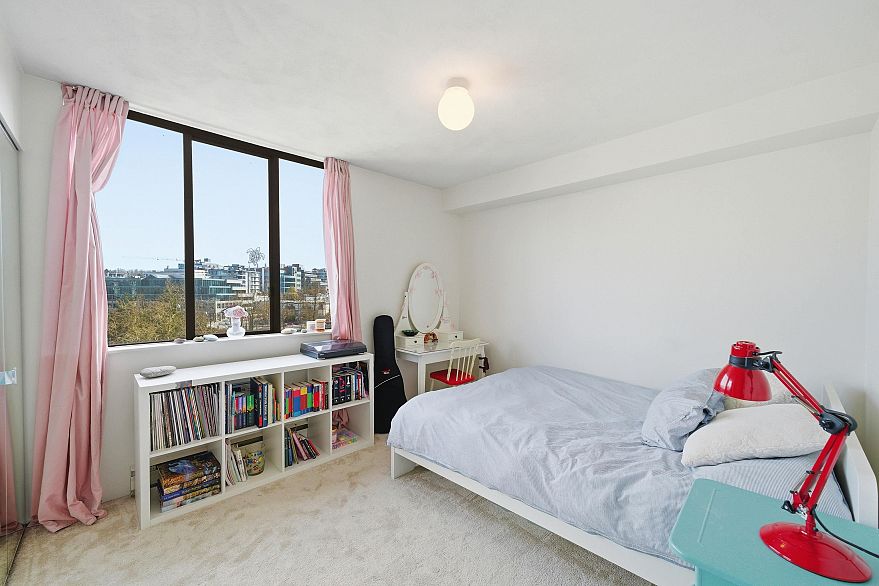 533 666 Leg In Boot Square