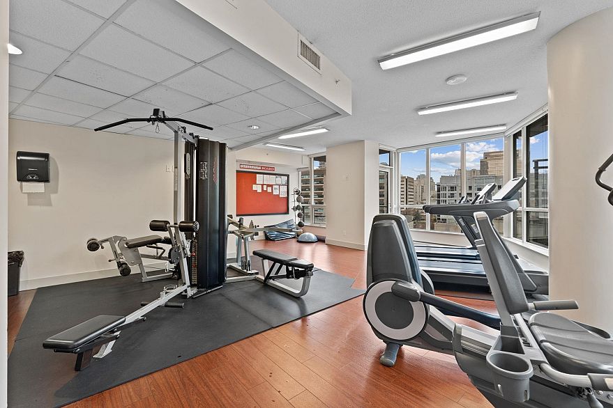 3104 833 Seymour Street