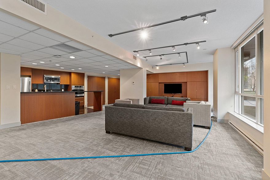 3104 833 Seymour Street