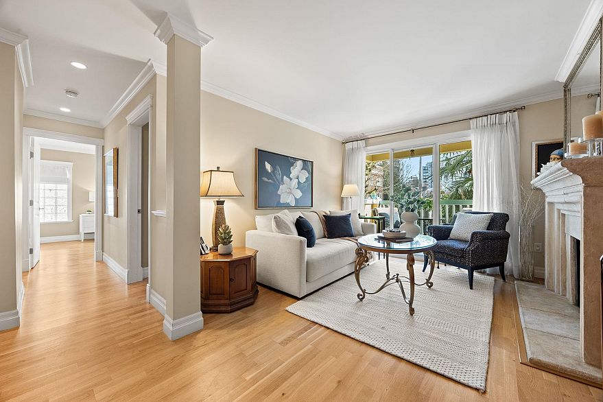 203 1125 Gilford Street