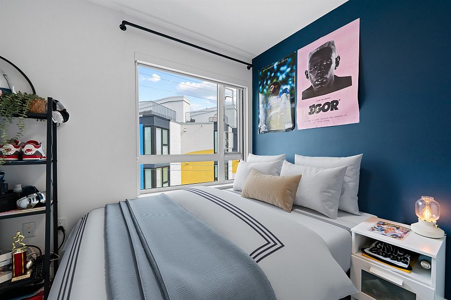 215 311 E 16th Avenue