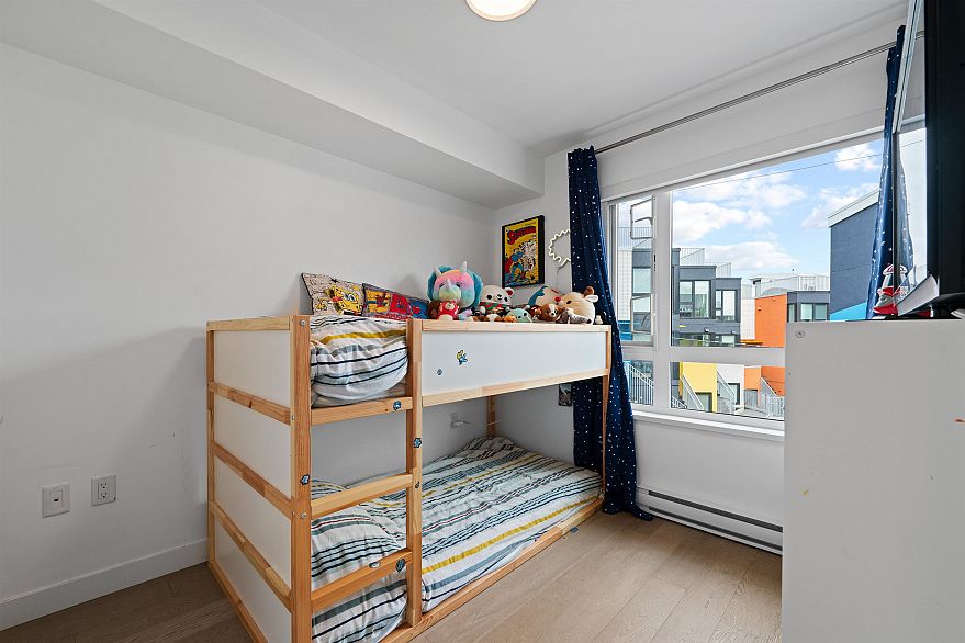 215 311 E 16th Avenue