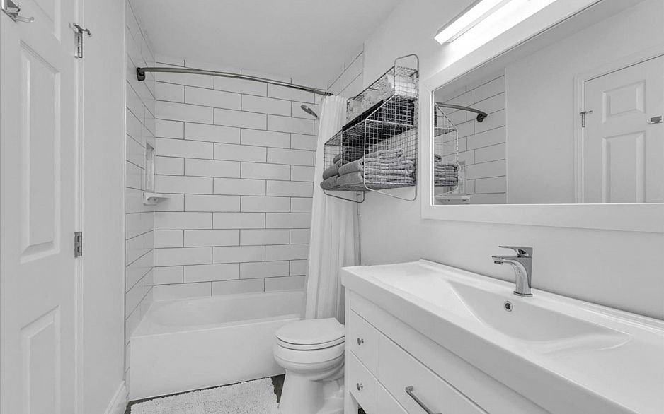 303 2525 Quebec Street