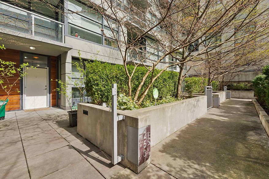 253 108 W 1st Avenue