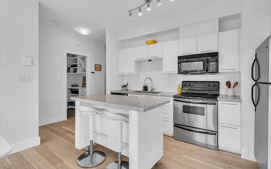 304 205 E 10th Avenue