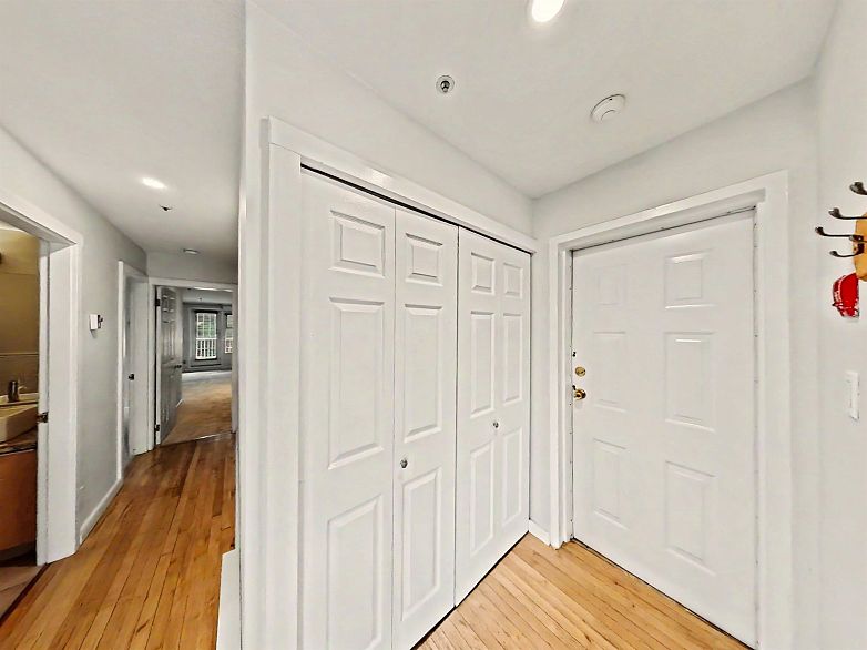 201 1868 W 8th Avenue