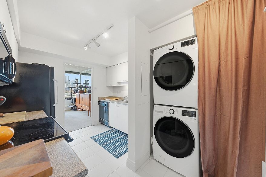 533 666 Leg In Boot Square