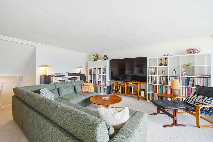 533 666 Leg In Boot Square