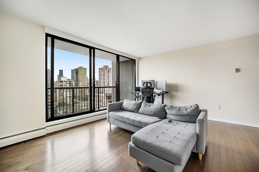 1702 1330 Harwood Street