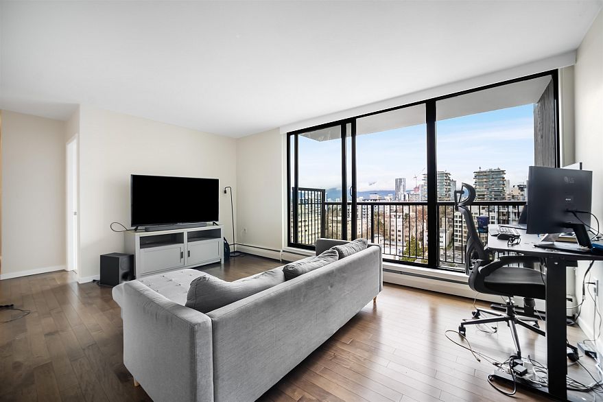 1702 1330 Harwood Street